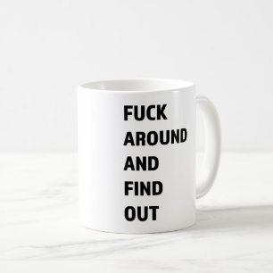 De Café F em volta e descubra a caneca branca