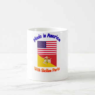 De Café Feito em América com a caneca siciliano das peças