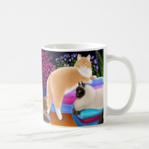 De Café Gatos que dormem na caneca fresca da lavanderia
