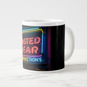 De Café Grande Caneca com Logotipo da Busted Bear Productions