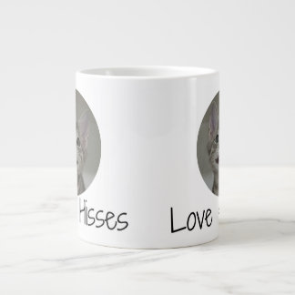 De Café Grande Grinnin' Francois numa caneca gigante