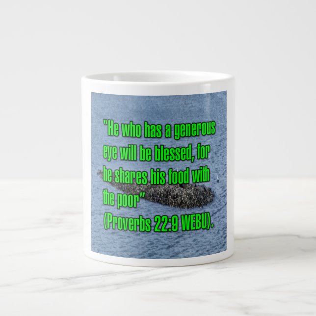 De Café Grande Provérbios 22:9 WEBU Caneca (Frente)