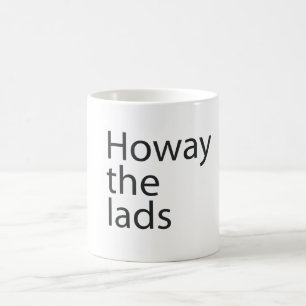 De Café Howay os rapazes na caneca preta da escrita