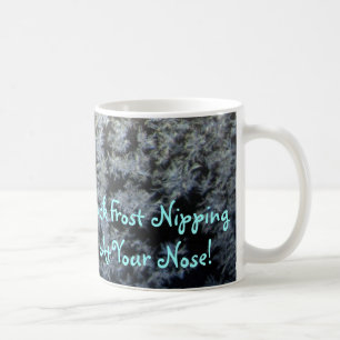 De Café Jack Frost que belisca em sua caneca do nariz