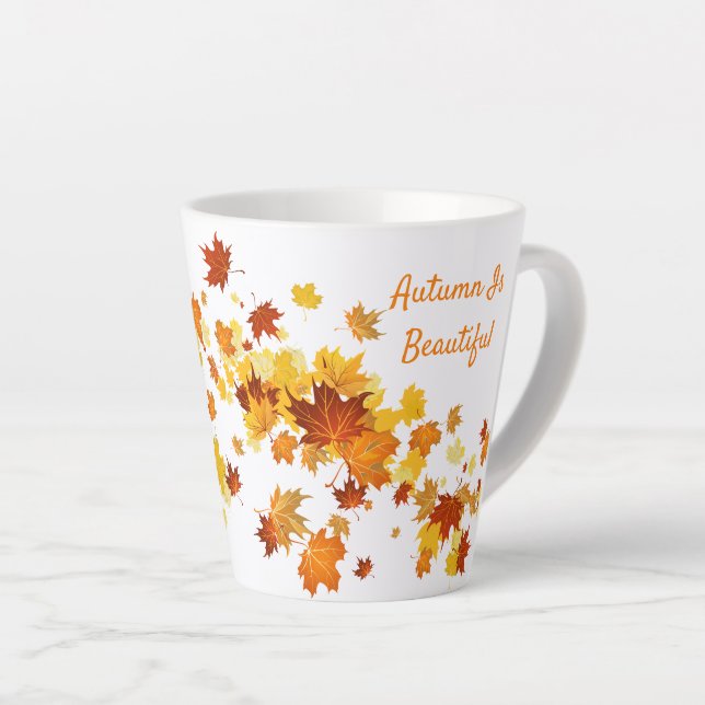 De Café Latte Cair Deixa A Caneca Lateral (Ângulo direito)