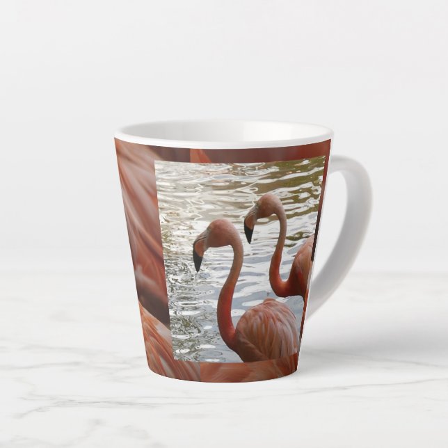 De Café Latte Flamingo Feche A Caneca Lateral (Ângulo direito)