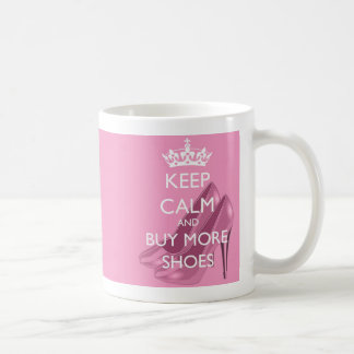 De Café Mantenha a calma e compre mais caneca dos calçados