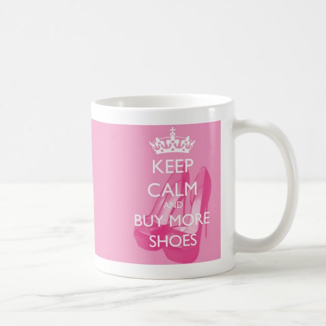 De Café Mantenha a calma e compre mais caneca dos calçados (Direita)