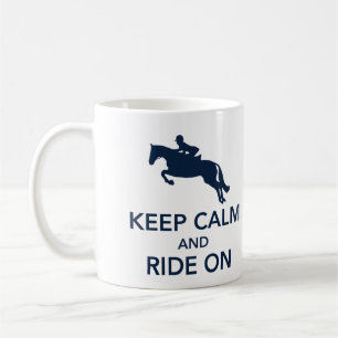 De Café Mantenha a calma e monte-a na caneca do marinho da