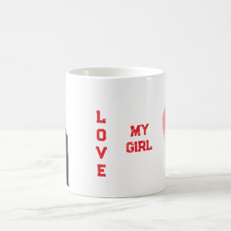 De Café Menina do amor em caneca
