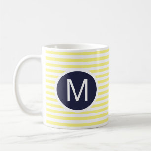 De Café Monograma azul Marinho redondo em caneca amarela