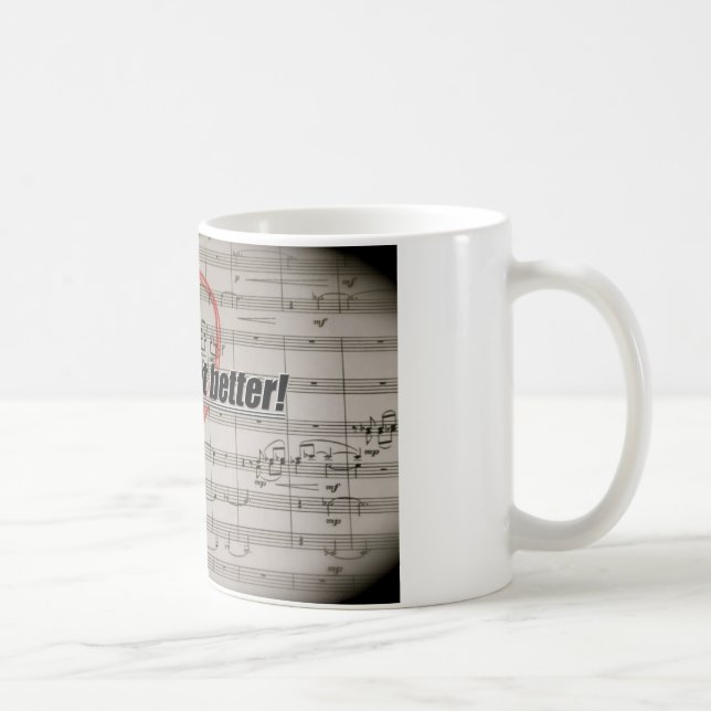 De Café O dueto dos músicos melhora a caneca (Direita)