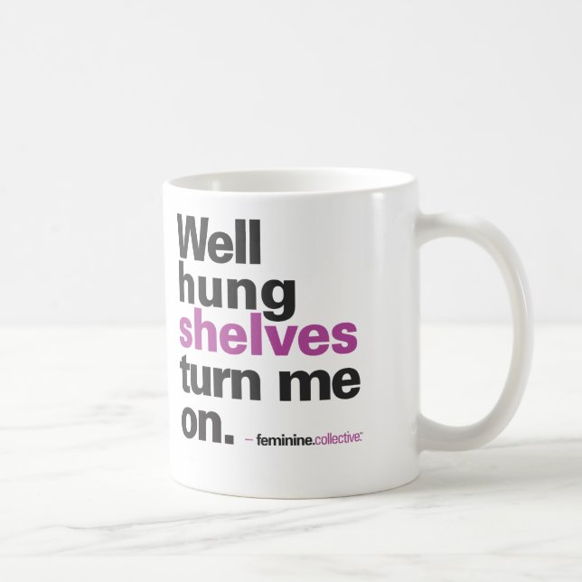 De Café O poço pendurou a caneca das prateleiras (Direita)