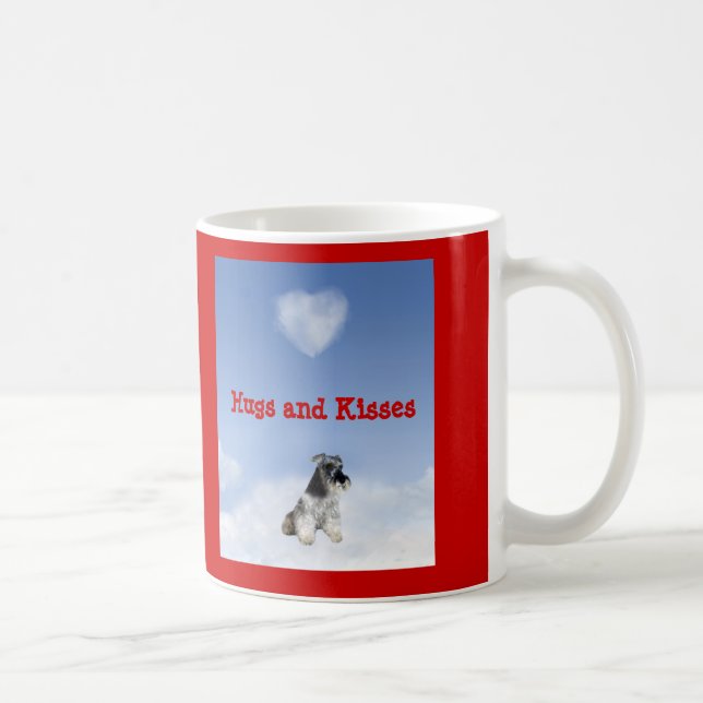 De Café O Schnauzer diminuto abraça e beija a caneca (Direita)