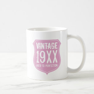 De Café O vintage envelheceu à caneca do aniversário da