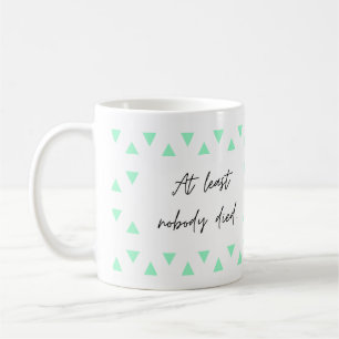 De Café Pelo menos ninguém morreu, caneca engraçada