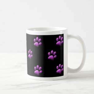 De Café Roxo da caneca do impressão da pata no preto