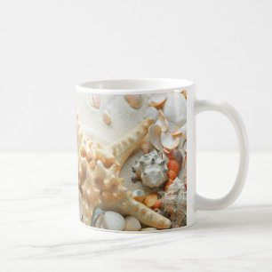 De Café Seashells na caneca da praia