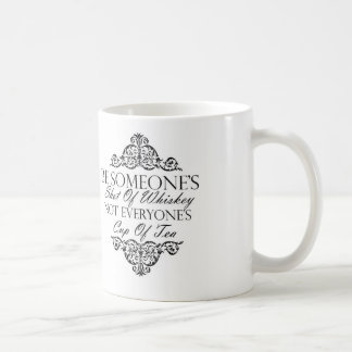 De Café "Seja alguém disparou caneca do uísque"