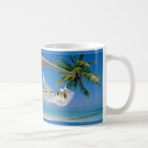 De Café Shih Tzu apenas que pendura para fora a caneca