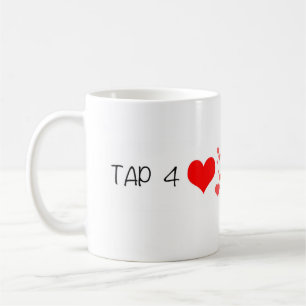 De Café Torneira do PERISCÓPIO para a caneca dos coraçõ