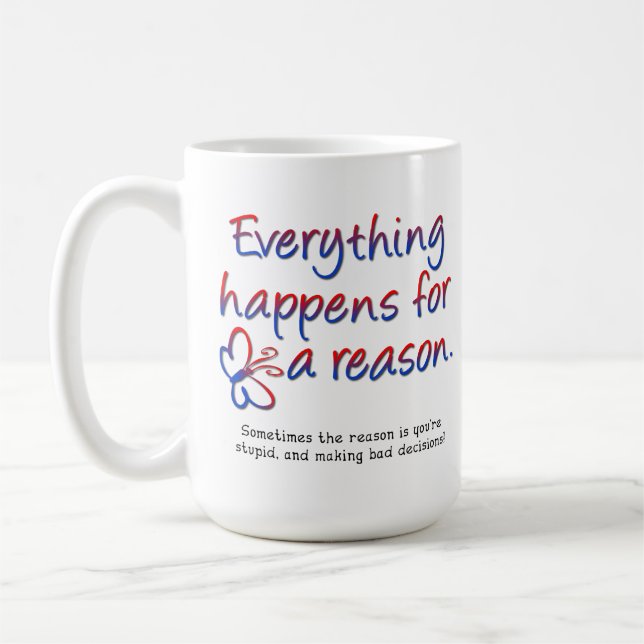 De Café Tudo Acontece Por Uma Razão Caneca Engraçada (Esquerda)