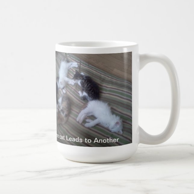 De Café Um gato conduz a uma outra caneca (Direita)