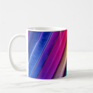 De Café Uma caneca com cores brilhantes e ousadas