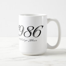 Uma caneca do ano 1986 do vintage