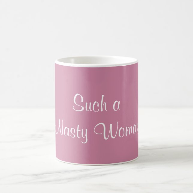 De Café Uma caneca tão desagradável da mulher (Centro)