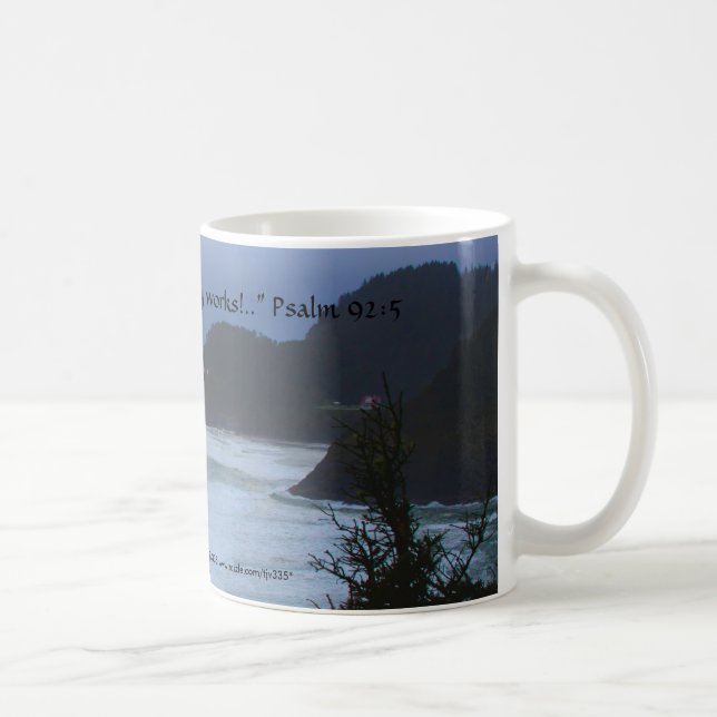 De Café Verso da caneca w/Scripture da névoa do cabo (Direita)