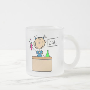 De Café Vidro Jateado Menina com caneca da trouxa