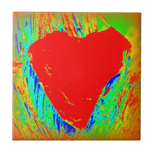 De Cerâmica abstrato vermelho no azulejo verde