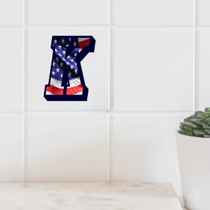 De Cerâmica Azulejo americano da foto da letra "K" da bandeira