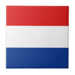 De Cerâmica Azulejo holandês da bandeira<br><div class="desc">Este design consiste na bandeira holandesa remodelada inteligente para caber a superfície quadrada do azulejo. Um artigo decorativo e útil que fizesse um presente perfeito para aqueles que como para recordar Países Baixos.</div>