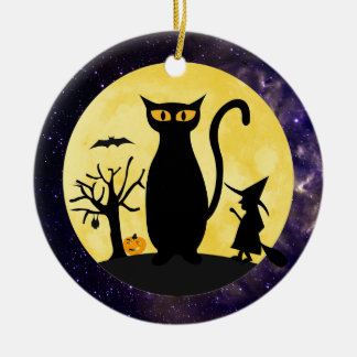 De Cerâmica Gato em um ornamento da lua do Dia das Bruxas
