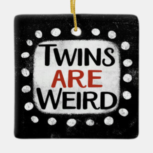 De Cerâmica Gêmeos São Ornamento Estranho