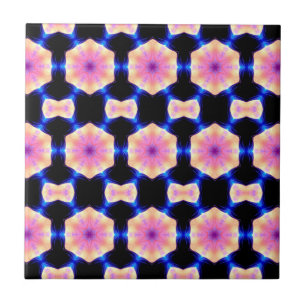 De Cerâmica hexagramas cor-de-rosa no azulejo preto