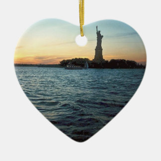 De Cerâmica Liberdade no ornamento do feriado do por do sol