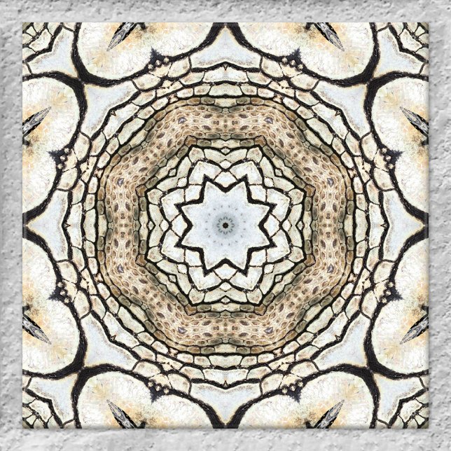 De Cerâmica Mosaico mediterrânico inspira Azulejo cerâmico (Ceramic tile featuring a geometric mosaic design based on original animal skin prints)