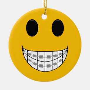 De Cerâmica O dentista apoia o ornamento