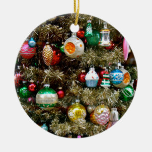 De Cerâmica Ornamento do natal vintage em uma árvore do