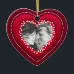 De Cerâmica Ornamento personalizado do coração foto vermelha<br><div class="desc">Ornamento personalizado da foto para amantes com quadro do coração e parte traseira vermelhos grandes do texto sobre. Faz um grande presente de época natalícia, lembrança do aniversário do casal ou presente romântico do dia dos namorados. Personalize-o com sua foto em uma lateral e com texto feito sob encomenda na...</div>