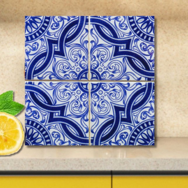 De Cerâmica Padrão Azulejo mediterrânico azul e branco (A vintage azulejo blue + white tile pattern to add brightness, personality + elegance to your space.)