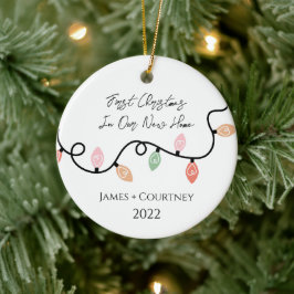 De Cerâmica Primeiro Natal No Nosso Novo Ornamento Doméstico