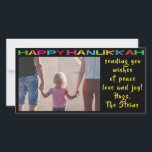 De Festividades Cartão com fotos Hanukkah "Feliz Hanukkah"<br><div class="desc">Feliz Feriado, Cartão com fotos Hanukkah/Chanukah, "Feliz Chanucá" Glossy, Cartão com fotos com envelope branco. Personalize substituindo foto e texto. Personalize o texto escolhendo o estilo, cor e tamanho de fonte favoritos. A cor de fundo pode ser alterada selecionando-se na paleta de cores. Reajustar, redimensionar e reprogramar para personalizar. Obrigados...</div>