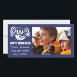 De Festividades Cartão com fotos Happy Chanukah "Blackboard Doves"<br><div class="desc">Cartão com fotos Happy Chanukah "Blackboard Doves" Personalize adicionando sua própria foto e substituindo o texto pela sua. Personalize o texto com o estilo, o tamanho e a cor da sua fonte favorita. Tamanho: 8" x 4" Compartilhe seus momentos especiais com entes queridos em todo lugar criando um cartão com...</div>
