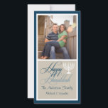 De Festividades Cartão com fotos Menorah Hanukkah<br><div class="desc">Cartão com fotos Menorah Hanukkah. Personalize esta placa adicionando a foto da sua família.</div>