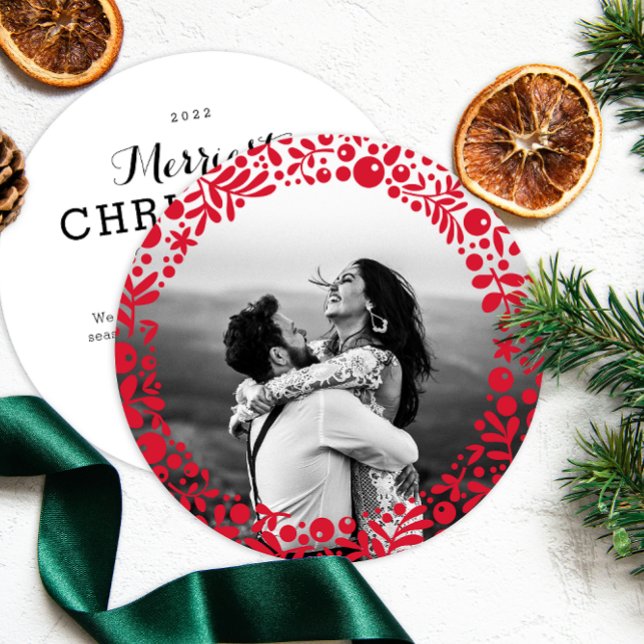 De Festividades Cartão redondo vermelho Berries Foto Frame com doi (Round Holliday photo card with large photo framed by red berries and leaves with text on back)