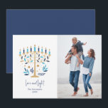 De Festividades Hanukkah Love & Light Floral Menorah Cartão com fo<br><div class="desc">Hanukkah Love & Light Floral Menorah Cartão com fotos. Personalize o texto personalizado acima. Você pode encontrar itens de coordenação adicionais na nossa coleção "Floral Hanukkah Menorah e Dreidel".</div>